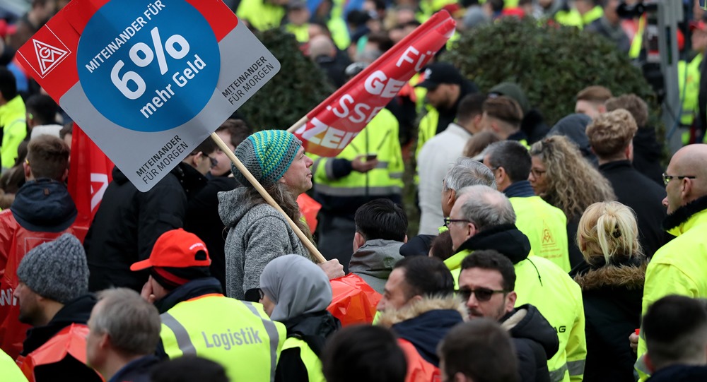 Punonjesit e industrive ne Gjermani paralajmerojne greva per pagat